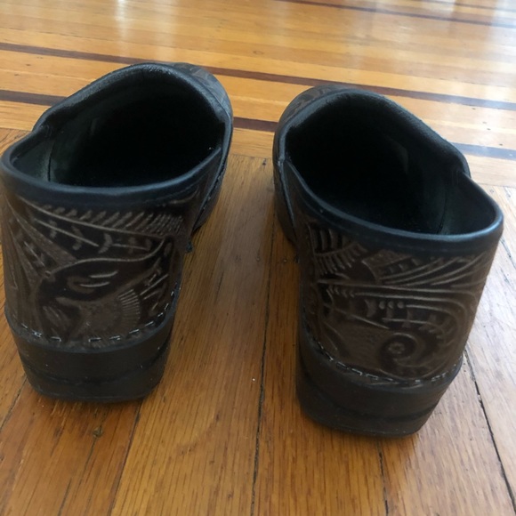 Dansko brown leather tooled clogs shoes 40 10 9.5 - Picture 4 of 8